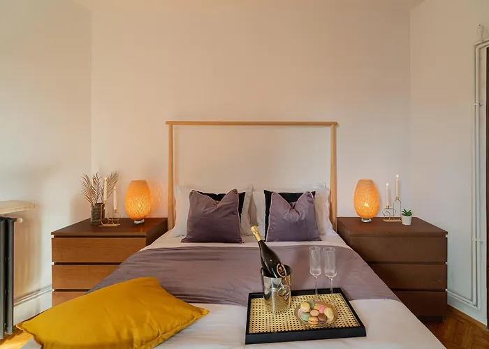 Spacious 3Br Atrium Penthouse, Balcony, Cismigiu