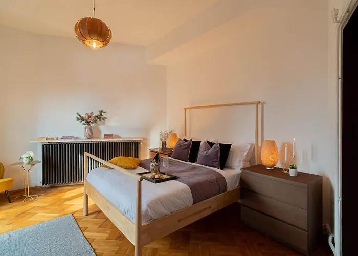 Spacious 3Br Atrium Penthouse, Balcony, Cismigiu