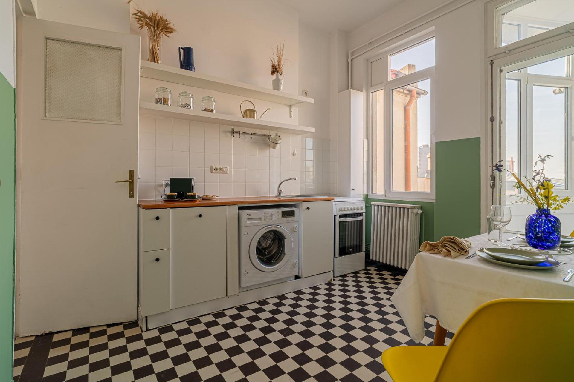 Spacious 3br Atrium Penthouse, Balcony, Cismigiu * Bucarest